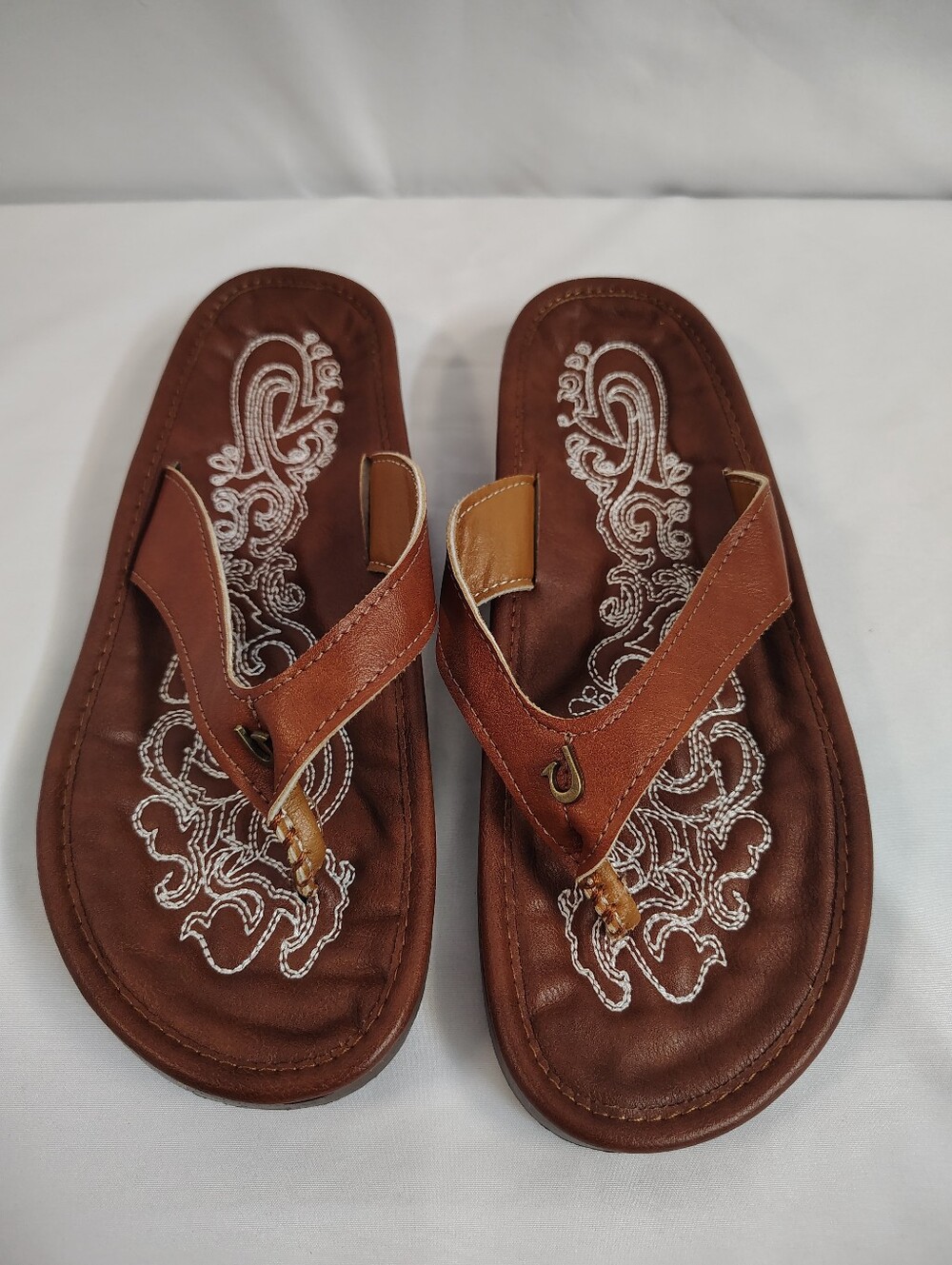 Olukai Paniolo Embroidered Leather Flip Flop Sandals - Women's 8